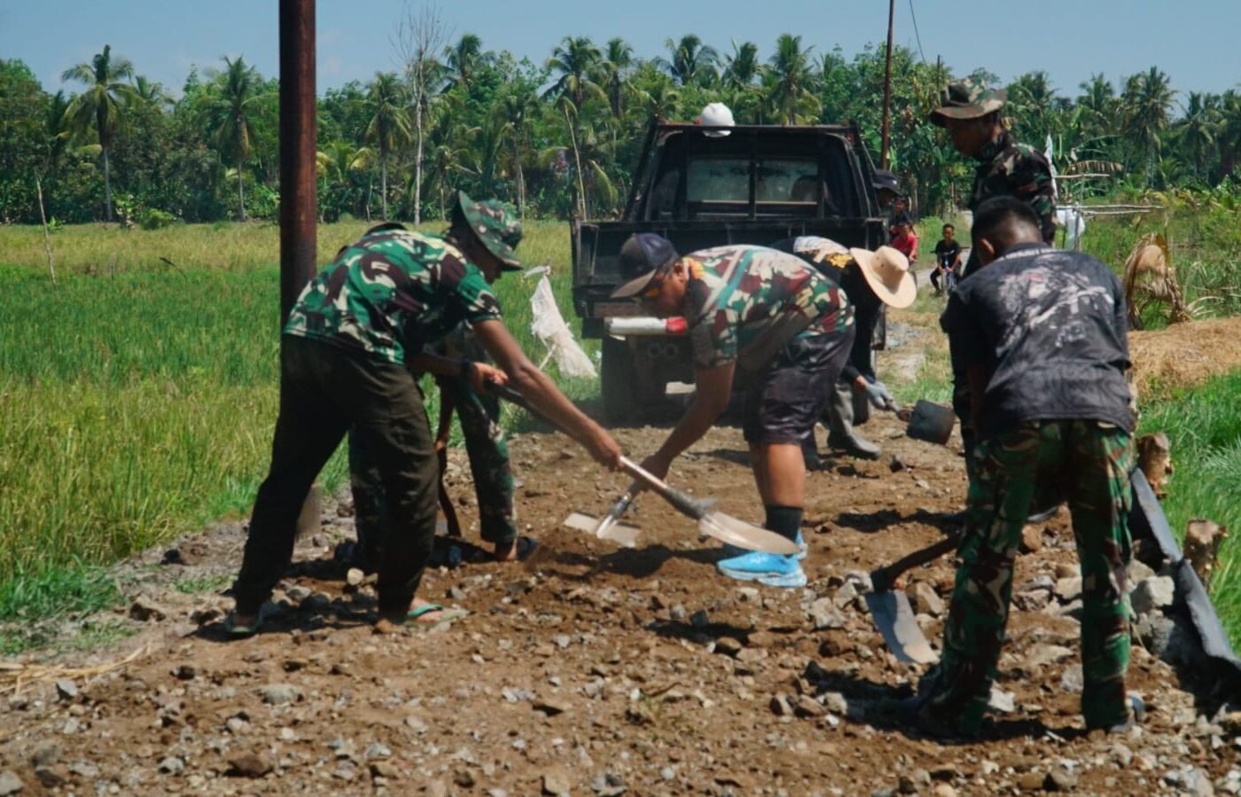 Percepatan Penimbunan Jalan 1,2 Kilometer oleh Satgas TMMD Ke-129