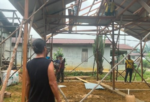 Kebahagiaan Bu Suhanim di Tengah Proses Pembangunan Rumah Baru