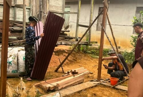 Prajurit TNI Perkuat Keharmonisan Melalui Pembangunan Rumah Bu Suhanim