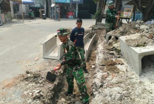 Pembangunan Drainase oleh Satgas TMMD ke-130 Kodim 0510/Tigaraksa