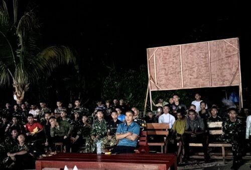 Kegiatan NOBAR ASEAN Cup oleh Prajurit Yonif TP 859/RBK di Supiori