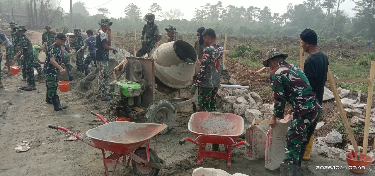 Percepatan Pembangunan Jalan oleh Satgas TMMD ke-130 di Luwu Timur