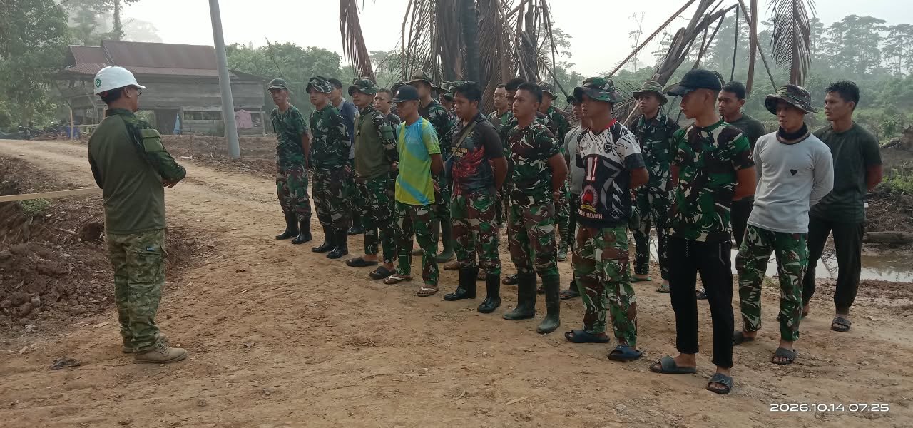 Sinergi TNI dan Masyarakat dalam Apel Pagi TMMD