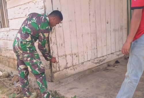 Rehabilitasi Rumah Arianto di Desa Soe oleh TMMD Reguler ke-130