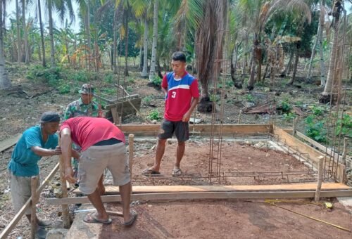 Pembangunan Bak Wudhu di Desa Kacepi oleh Satgas TMMD ke-130