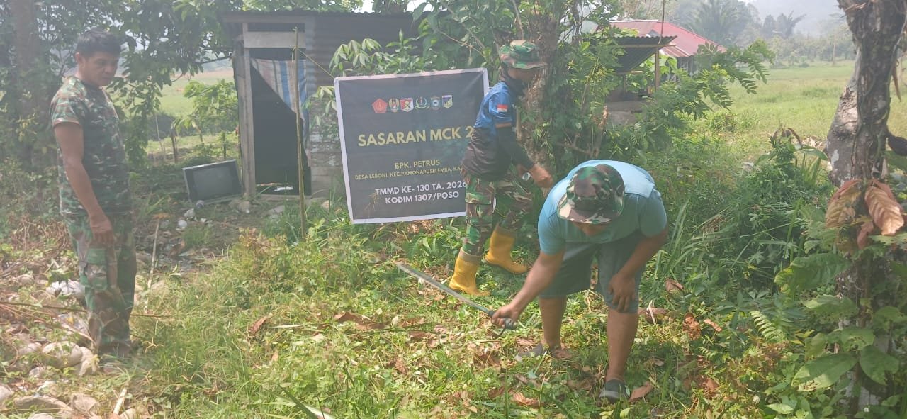 Pembersihan Awal Lokasi MCK oleh Satgas TMMD ke-130 di Poso
