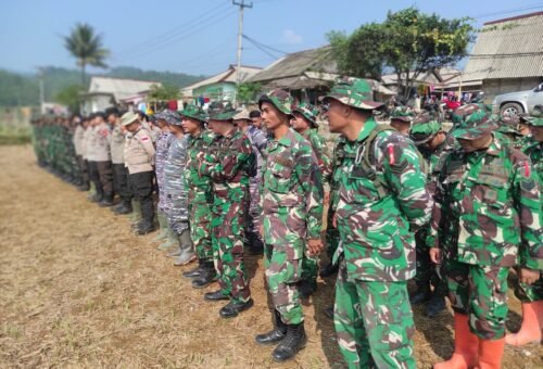 Persiapan Renovasi Rumah Tidak Layak Huni, Satgas TMMD ke-130 Gelar Apel Pagi di Citorek Barat