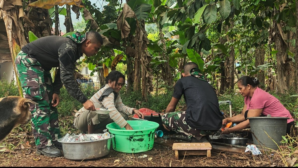 Kehangatan Hubungan TNI dan Warga Melalui Program TMMD di Ambon