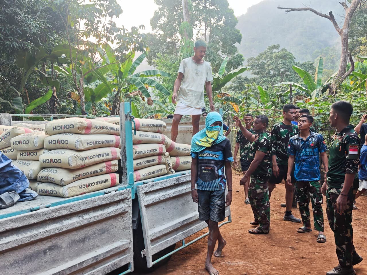 Antusiasme Satgas TMMD Dalam Mengatasi Medan Sulit di Dusun Seri
