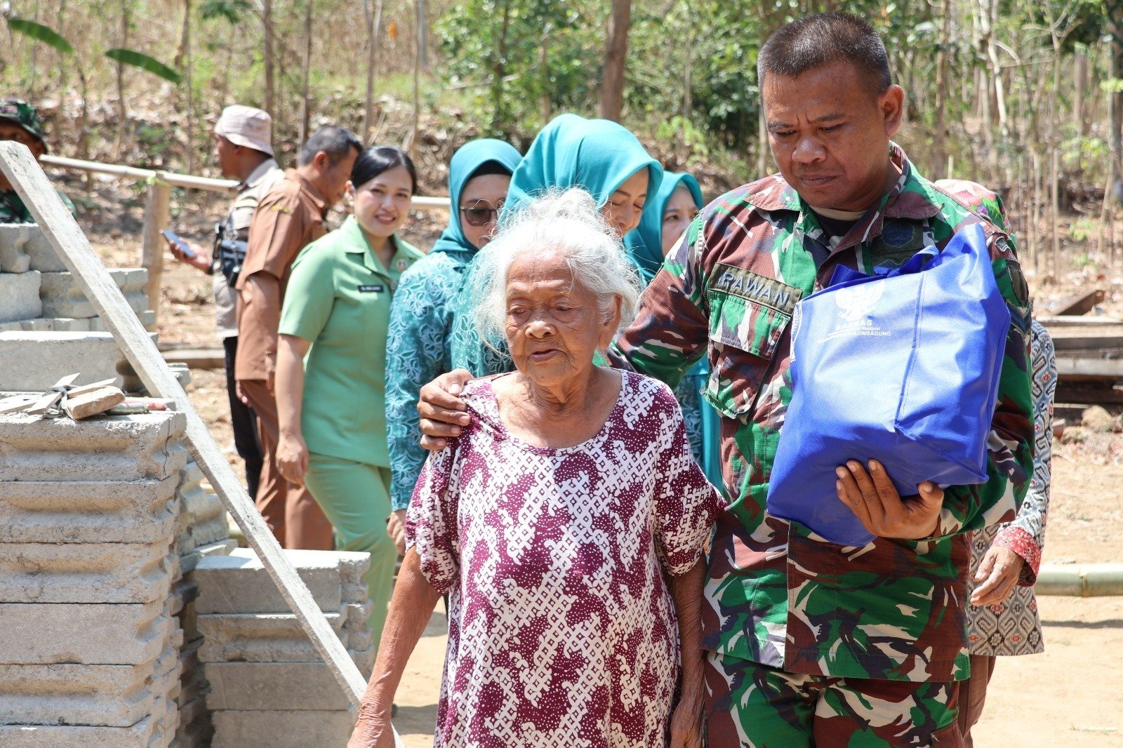 Semangat Kemandirian Mbah Waqilah di Usia 95 Tahun: Antusiasme Menyambut Program RTLH TMMD ke-130