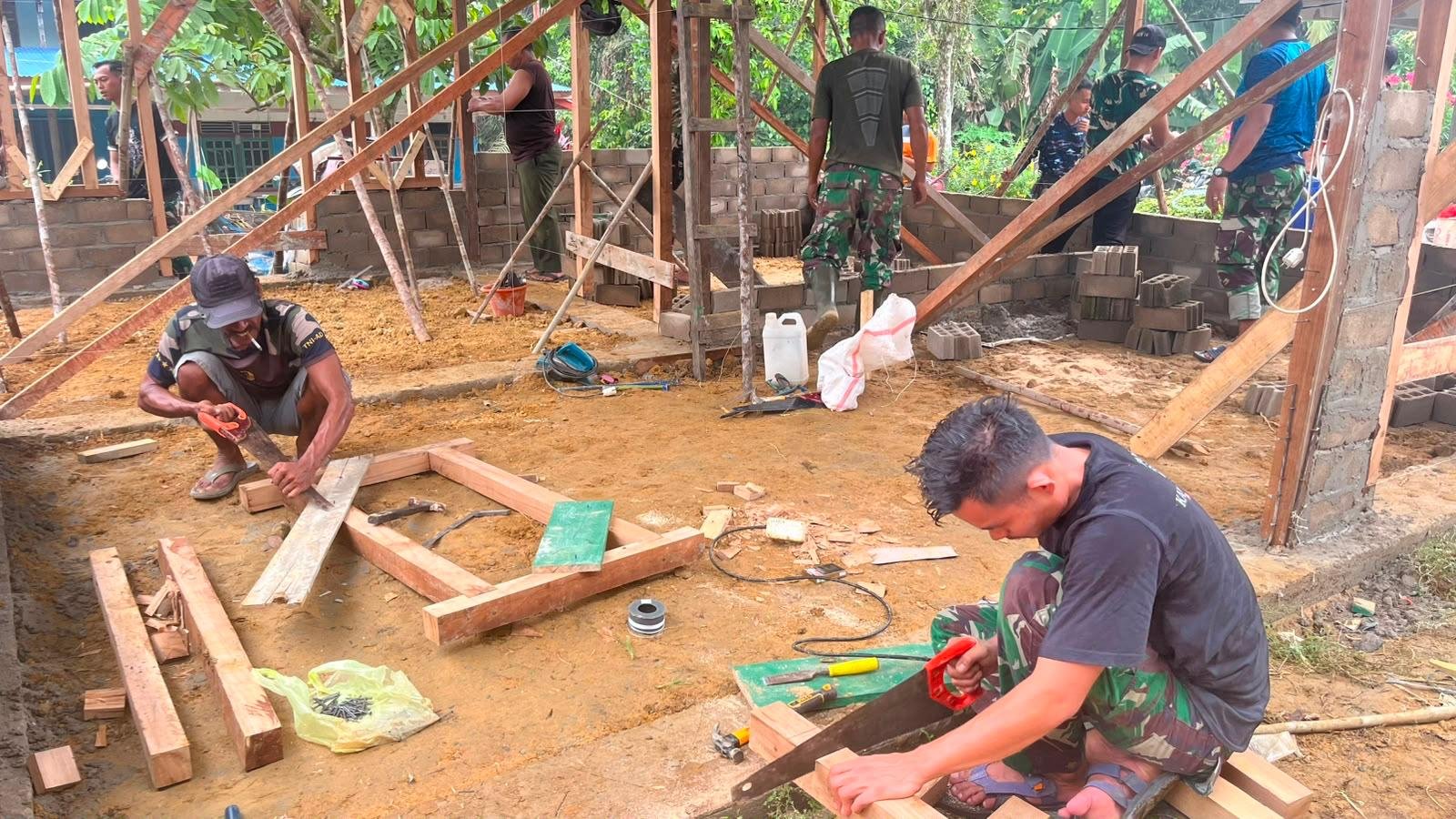 Satgas TMMD Landak: Membangun Rumah dan Menciptakan Harapan bagi Ibu Suhanim