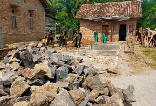 Pembangunan Pondasi Rumah Yudianto Resmi Dimulai, Satgas TMMD Ke-130 Kodim 0427/Way Kanan Beraksi