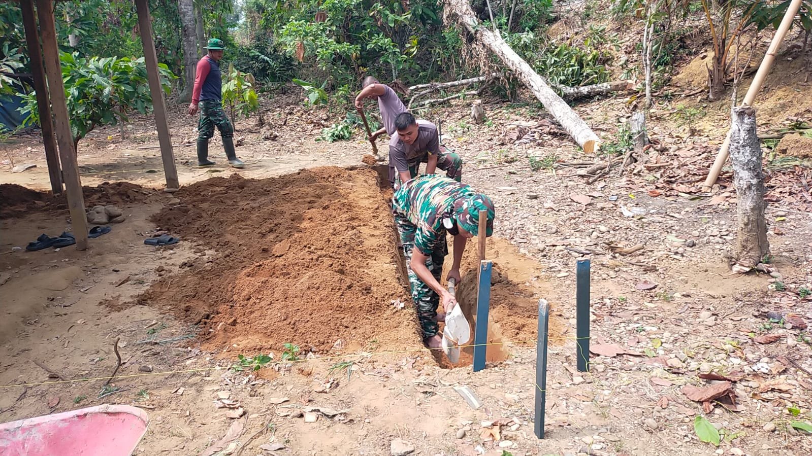 Pembangunan RTLH Dimulai, Satgas TMMD 130 Kodim 1307/Poso Awali dengan Penggalian Pondasi