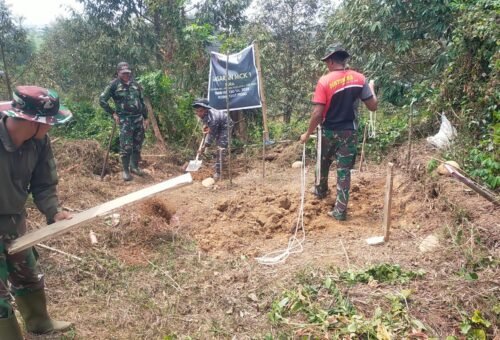 Pembangunan Fasilitas MCK untuk Masyarakat di Desa Leboni oleh Satgas TMMD