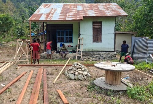 TMMD ke-130: TNI Bersama Masyarakat Perbaiki Rumah Tidak Layak Huni