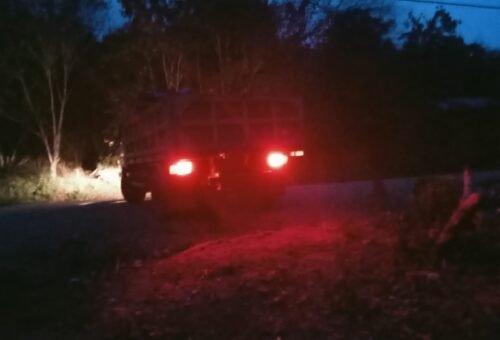 Demi Kemajuan Kampung Yamboi, Satgas Kodim 1808/Mansel Terus Bekerja hingga Malam Hari