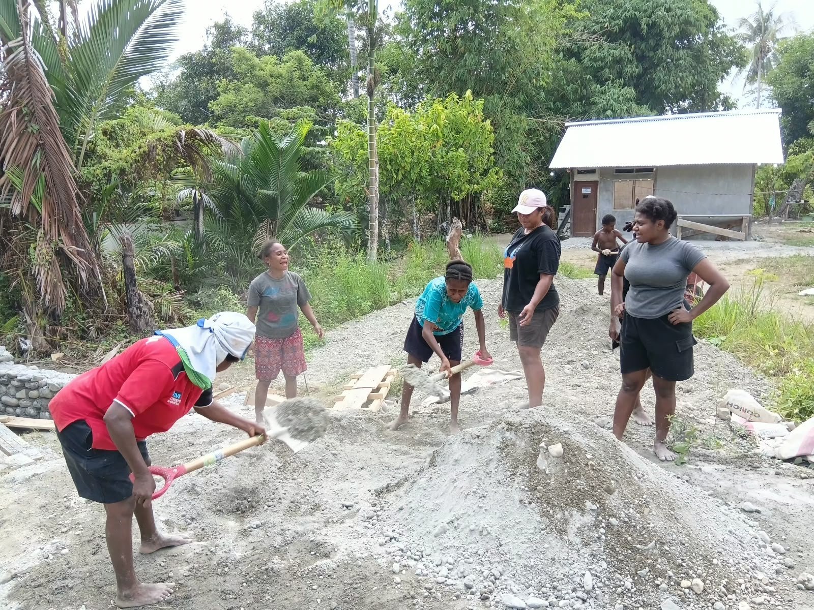 Keterlibatan Mama Papua dalam TMMD ke-130, Sinergi Pembangunan Masyarakat
