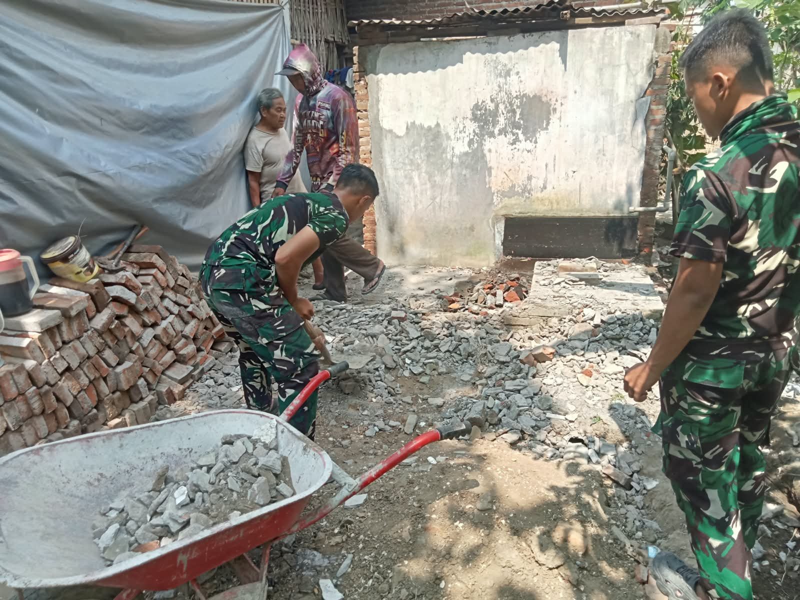 Program TMMD Membangun Rumah Layak dan Sanitasi di Tulungagung
