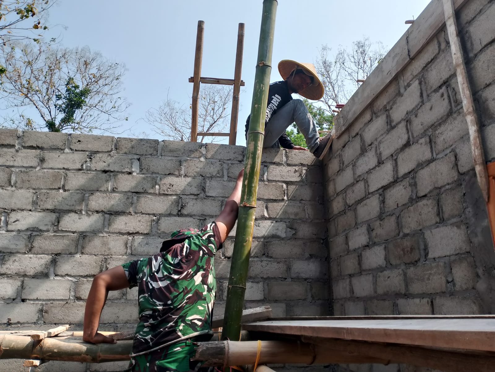 Pembangunan MCK dan Renovasi Rumah Mbah Waqilah oleh TMMD Tulungagung