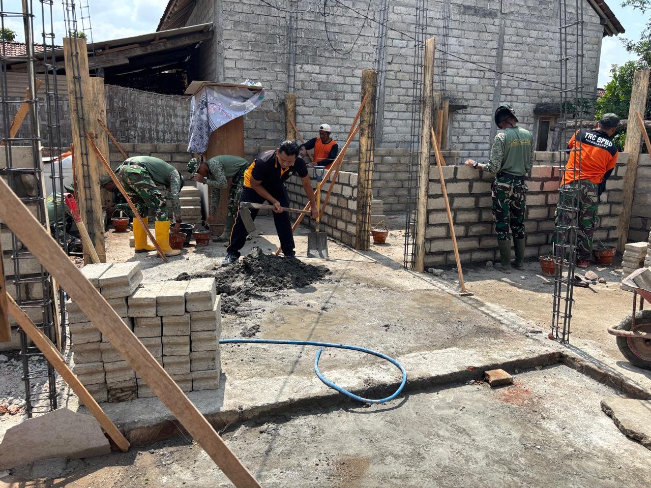 Kolaborasi Agus Suwandi dan Satgas TMMD: Membangun Rumah Impian Bersama