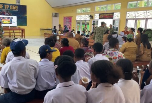 Peringati HUT TNI ke-81, Yonif TP 859/RBK Gelar Pemeriksaan Kesehatan dan Bazar Murah
