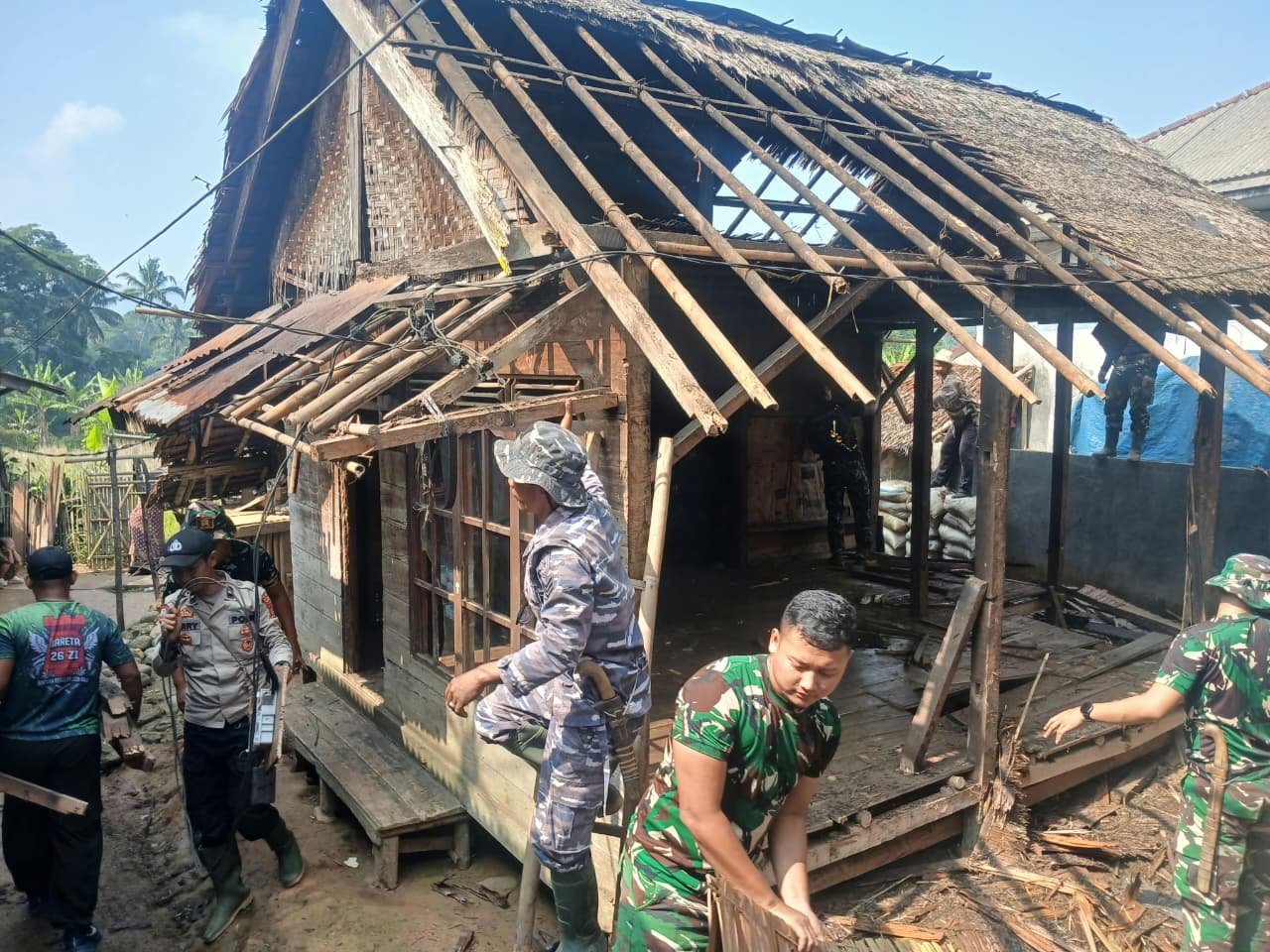 Mewujudkan Hunian Ideal, TMMD ke-130 Bawa Perubahan bagi Keluarga Bapak Apin