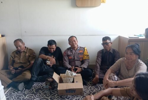 Babinsa Desa Bakas Tunjukkan Kepedulian dengan Menjenguk Warga Sakit