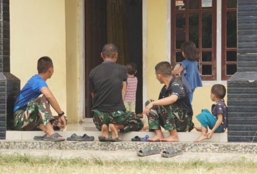 Sambutan Hangat Anak-Anak Kandang Limun untuk Satgas TMMD