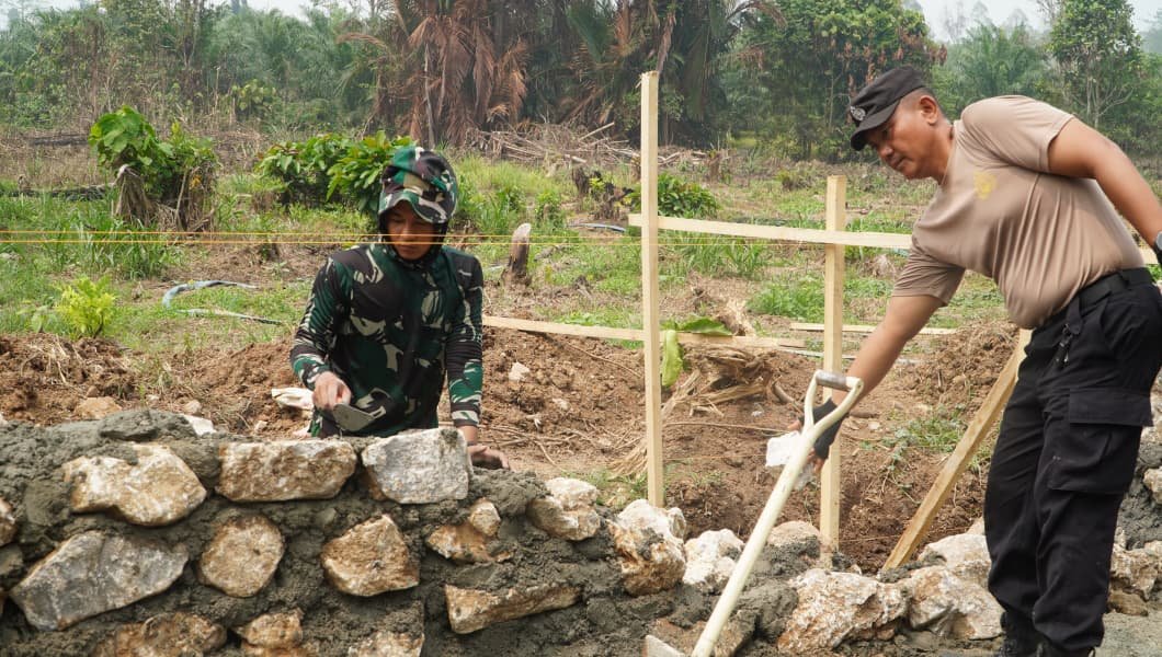 Kerja Sama TNI-Polri dan Masyarakat dalam TMMD Ke-130 di Luwu Timur