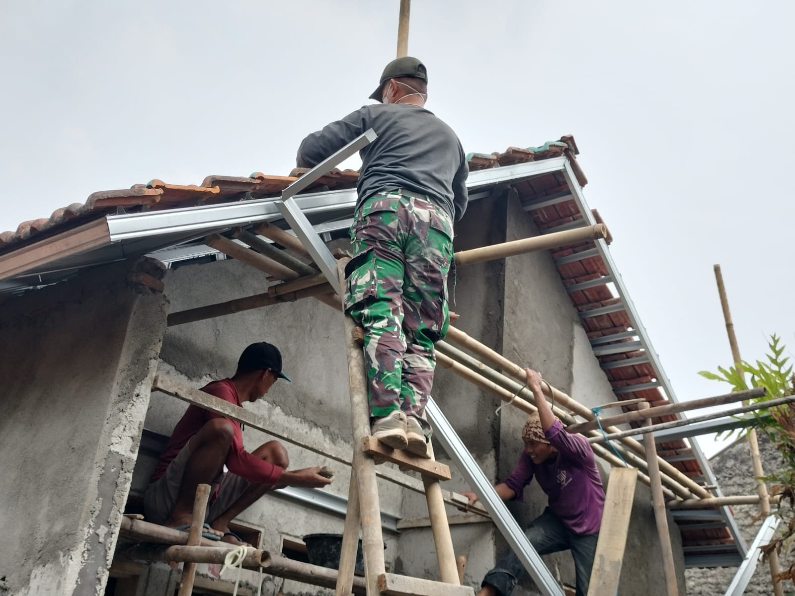 TNI Hadir untuk Masyarakat: Satgas TMMD Tigaraksa Sukses Perbaiki Rumah Bapak M. Syafi’i