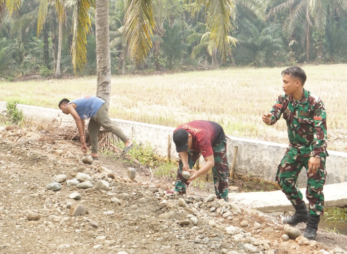 Pemberdayaan Masyarakat Lewat Pembangunan Jalan TMMD Ke-130 Kodim 0407/Kota Bengkulu
