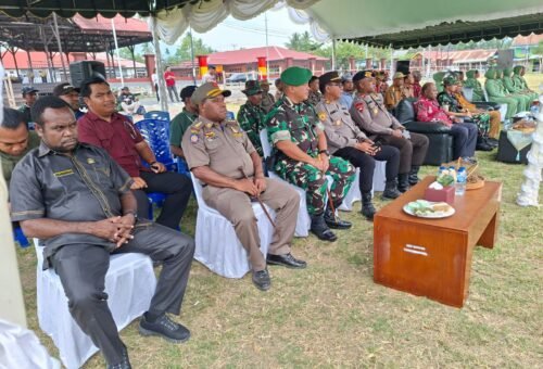 Prosesi Tradisional Menyambut Wakil Bupati dalam TMMD di Manokwari Selatan