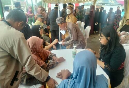 TNI Hadir dalam TMMD ke-130 dengan Layanan Kesehatan Gratis untuk Warga Sumur Bandung