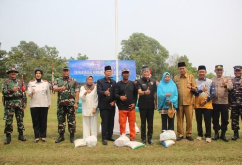 Bantuan Sembako untuk Warga Kandang Limun pada TMMD ke-130